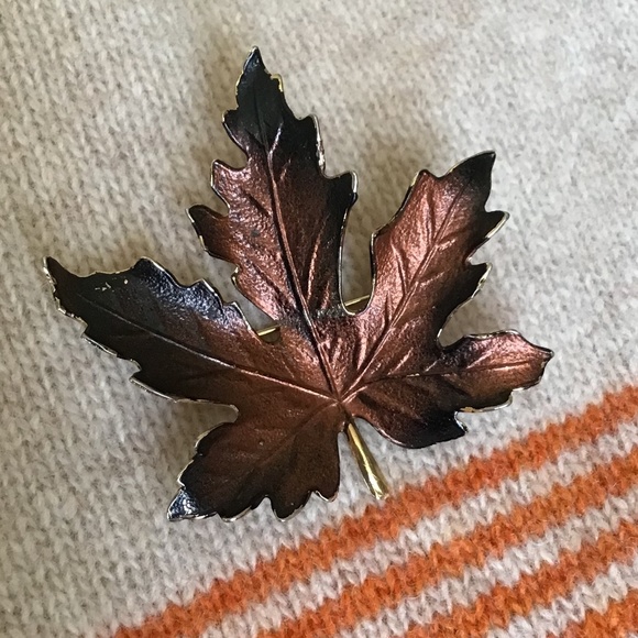 Autumn Maple Leaf Pin Vintage Brooch Fall Jewelry - Picture 2 of 13